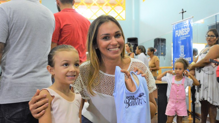 Durante a entrega dos Kits para as alunas da Escola Pública de Ballet, a primeira dama Tatiana Trad anunciou mesma escola no parque Ayrton Senna