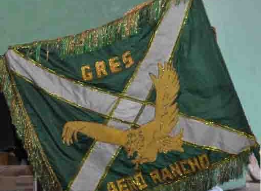 Com as cores verde e banco, a escola de samba Unidos do Aero Rancho tem como símbolo a águia americana