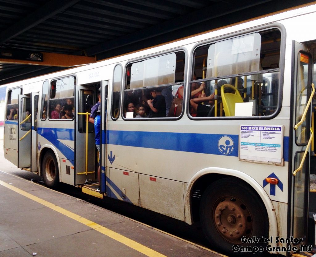 É comum ver no Terminal Morenão os ônibus com tempo de validade vencido, além é claro, da super lotação