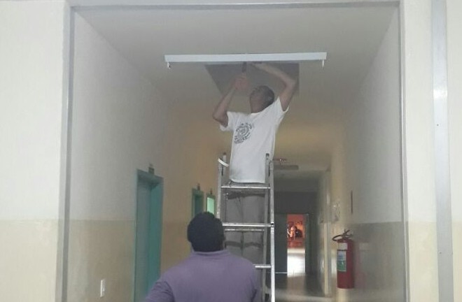 Pacientes "festejaram" a nova claridade na UPA do Universitário após a troca das lâmpadas queimadas ou com defeitos