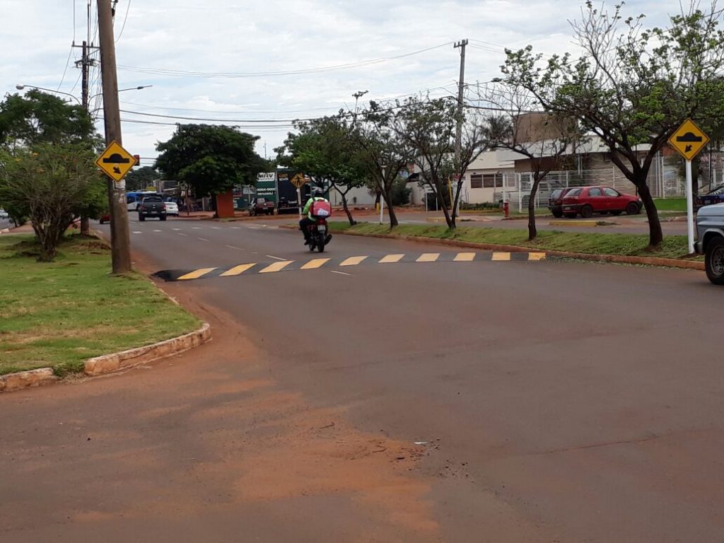 Atendendo a pedido dos moradores do residencial Village Parati, vereador João Mattogrosso manda instalar redutor de velocidade (Divulgação)