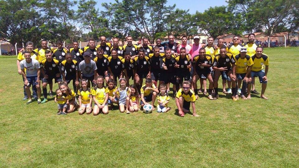 Mesmo com um elenco "pequeno", o time do AREC aposta no entrosamento dos jogadores para começar bem a competição do Santa Emília (foto: Facebook)