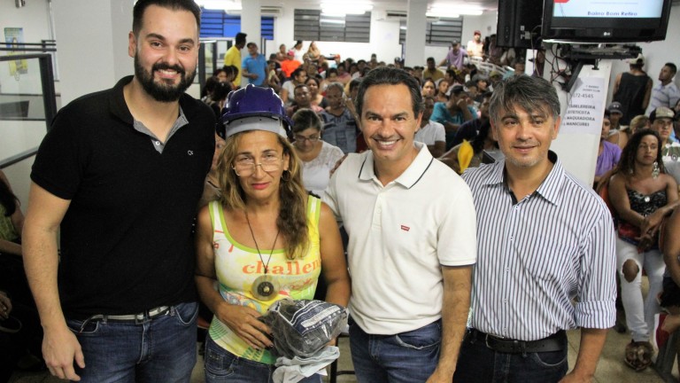 Prefeito Marquinhos Trad participou do encerramento do curso de capacitação dos moradores da antiga favela Cidade de Deus (Divulgação)