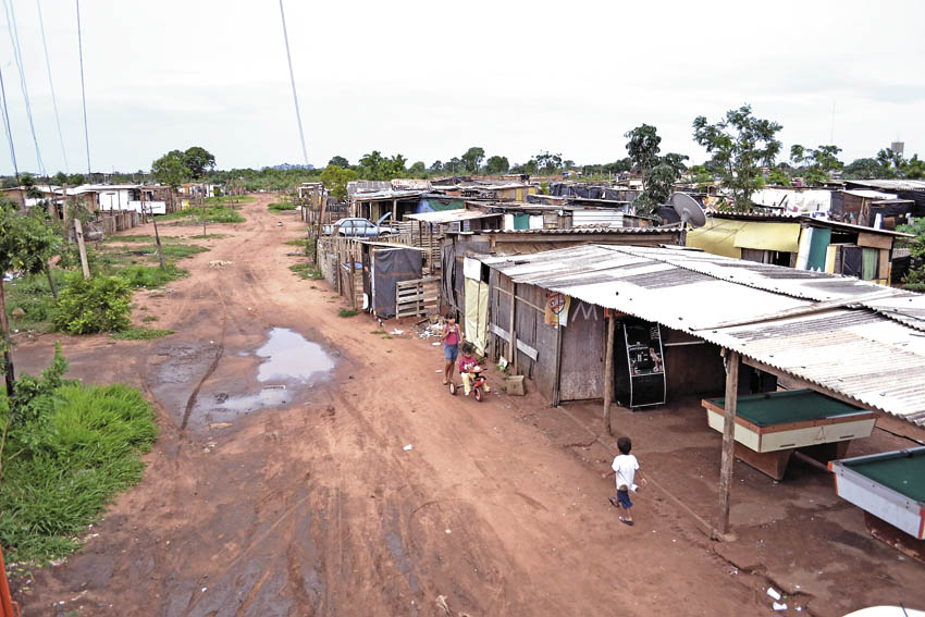 Com a construção das casas de alvenaria, a favela fará apenas parte do passado dos moradores na Cidade de Deus (Foto: Arquivo)