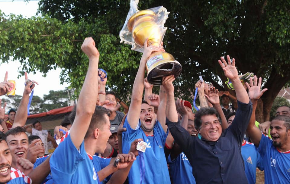 Tudo pronto para a 3ª Copa Jamilson Name. Erguer o troféu e poder gritar é campeão: momentos únicos também no futebol amador da Capital (Foto: Arquivo)