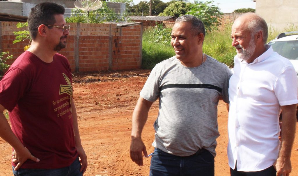 Presidente da Associação dos Amigos do Jardim Monterey agradece ao vereador Chiquinho Telles pela chegada do transporte coletivo
