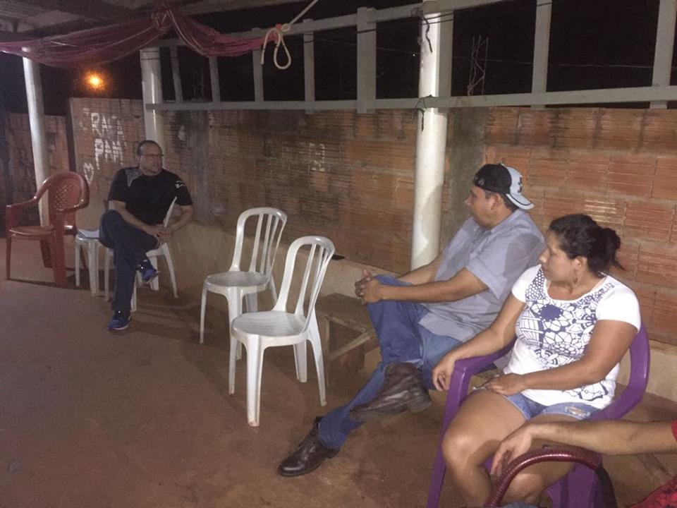 Com luz nas ruas, moradores da Vila Nogueira voltaram a "bater-papo" nas portas de casa em época de calor (Foto: divulgação)