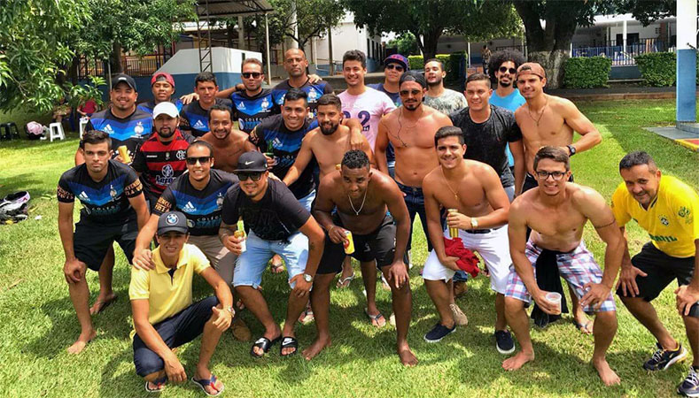 Amigos do Oreia F.C decidiram montar um time e prestar a homenagem a um dos integrantes do grupo, que faleceu em 2015 (Foto: Divulgação)