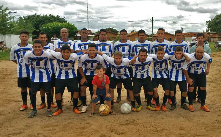 O novo uniforme não tem dado sorte ao time do Amigos do Zé Pinga, que tem perdido jogos e colocado em risco a classificação para 2ª fase (Arquivo)