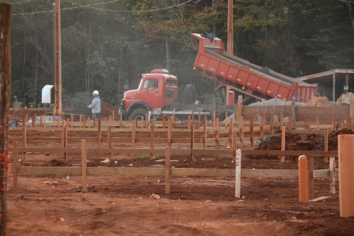 Em alguns dos locais, as construções foram iniciadas e a previsão deve ser cumprida conforme o contrato com as empreiteiras (Foto: Divulgação)
