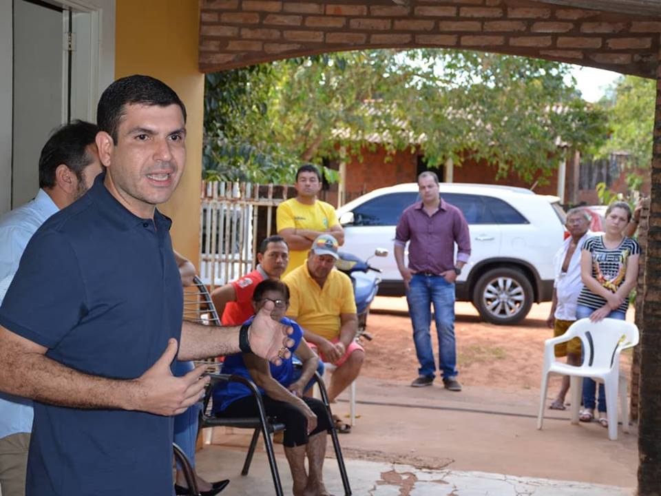 Na cidade de Bela Vista, várias pessoas ouviram atentamente o plano de trabalho que o pré-candidato Jamilson Name pretende implantar no município (Foto: divulgação)