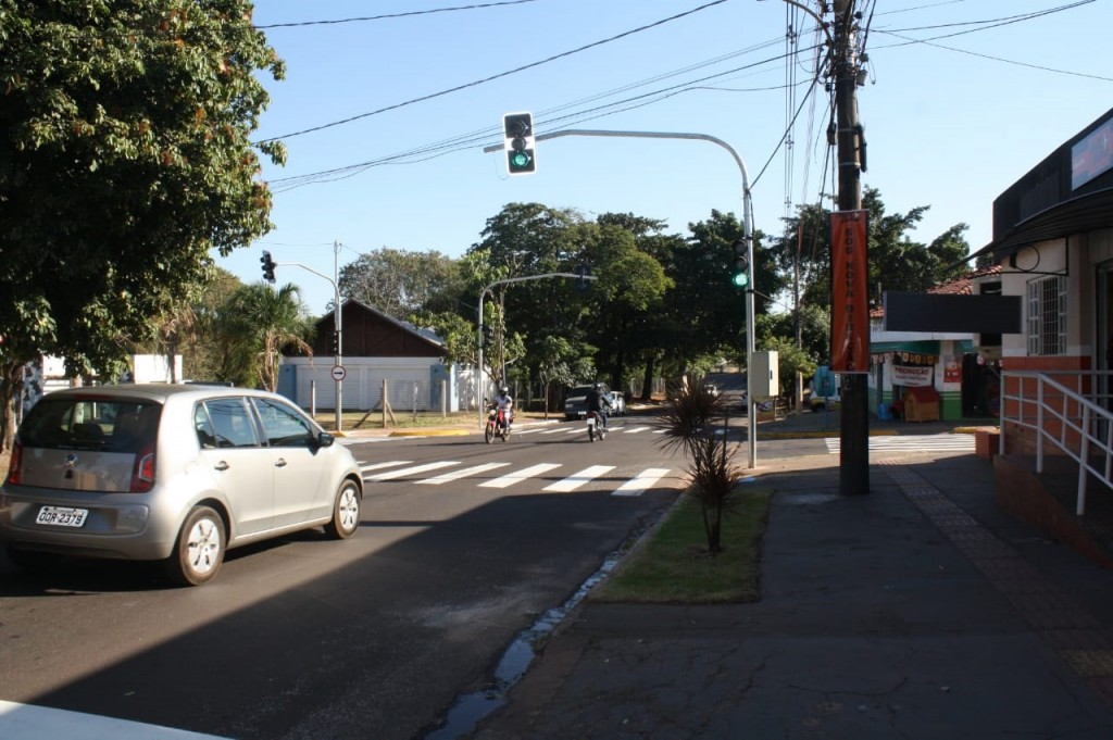 Ruas de bairros com maiores índices de acidentes automobilísticos estão sendo atendidas pela Agetran com a instalação de semáforos (Foto: Divulgação)