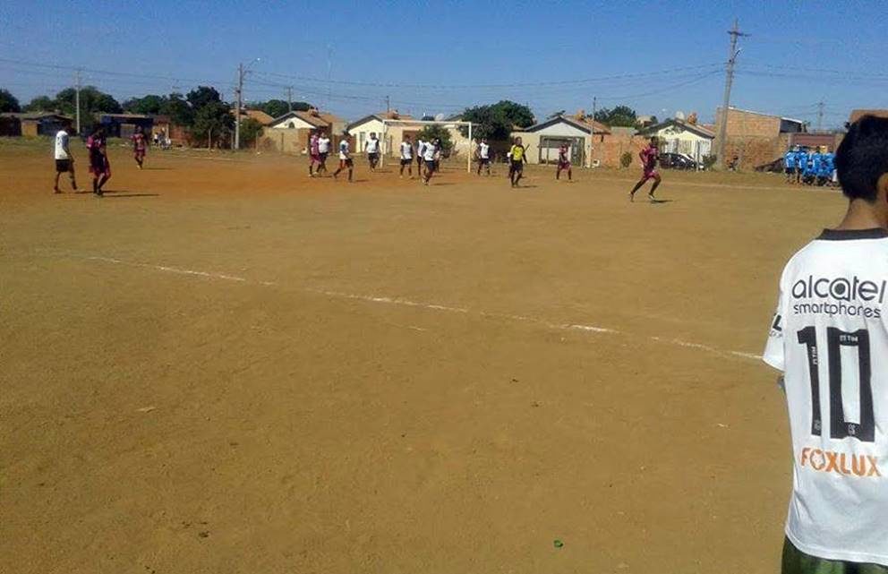 Campão de terra, o "xodó" dos peladeiros dos fins de semana, com bons jogos no Campeonato Ronaldo Tenuta, tem participação do time do AREC (Foto: Divulgação)