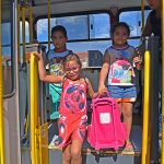 Alunos da Escola Varandas do Campo, no bairro Centro-Oeste, ganham ônibus para translado