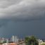 Chuva iniciada ainda na madrugada, na Capital de MS, tende a continuar ao longo do dia, conforme as previsões do Inemt